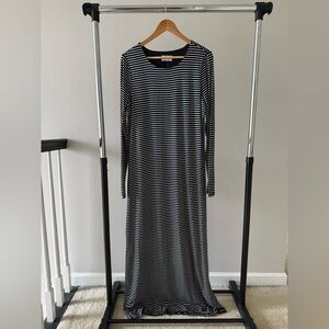 Universal Thread Black and White Striped Long Sleeve Maxi Dress